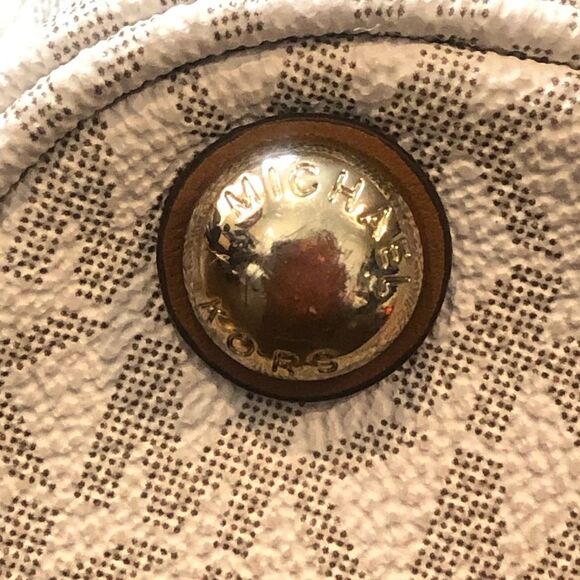 MICHAEL KORS White & Grey Jet Set Coated Canvas and Brown Leather Shoulder Bag - Picture 17 of 17